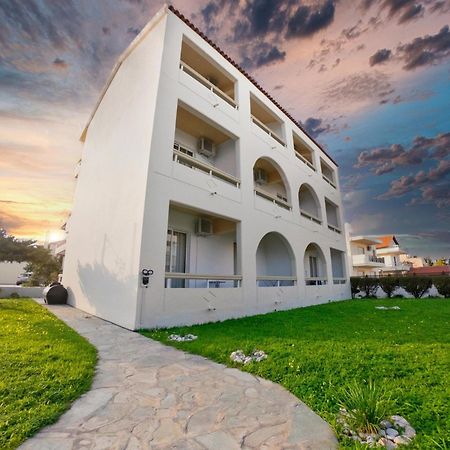 Lefteris Apartments In イアリソス エクステリア 写真