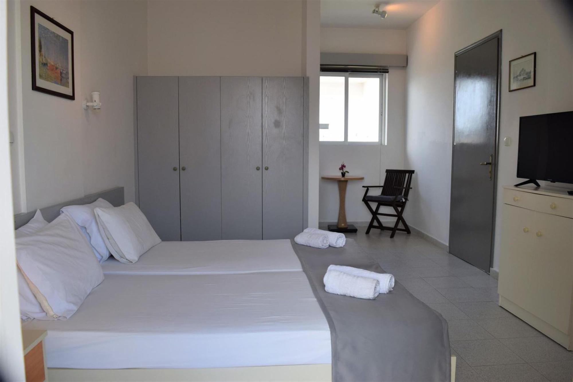 Lefteris Apartments In イアリソス エクステリア 写真