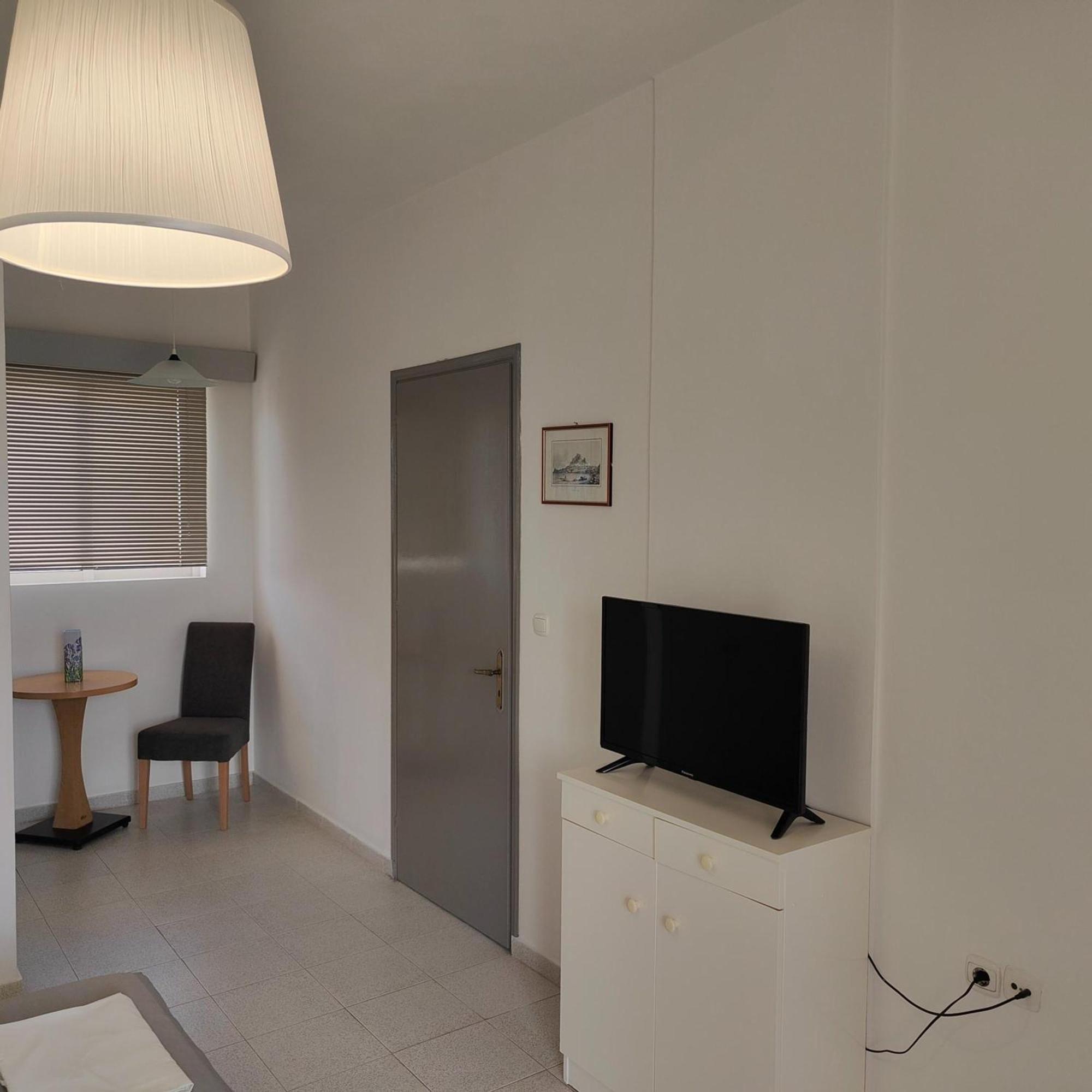 Lefteris Apartments In イアリソス エクステリア 写真