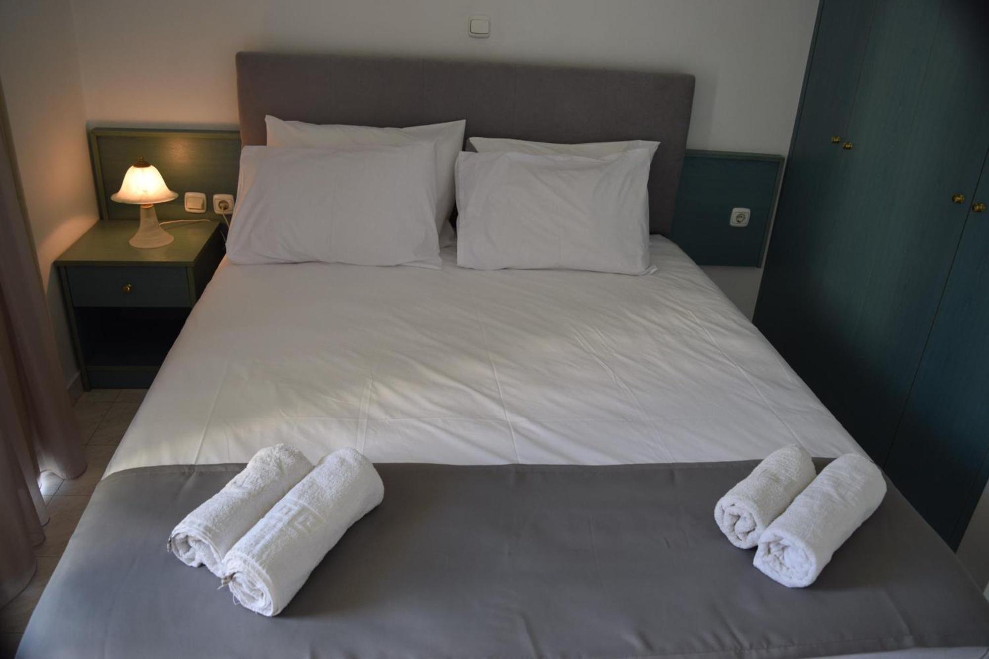 Lefteris Apartments In イアリソス エクステリア 写真