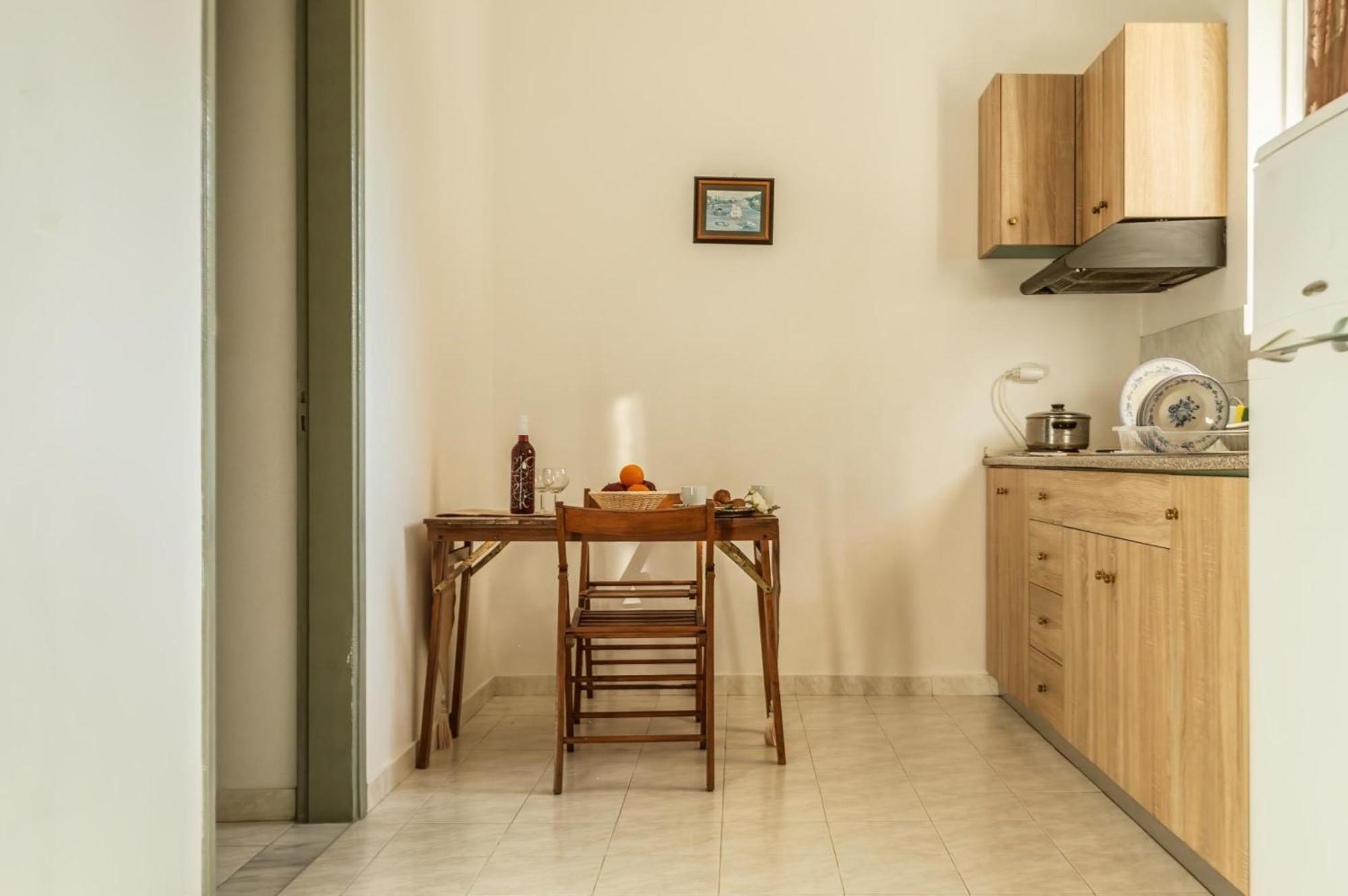 Lefteris Apartments In イアリソス エクステリア 写真
