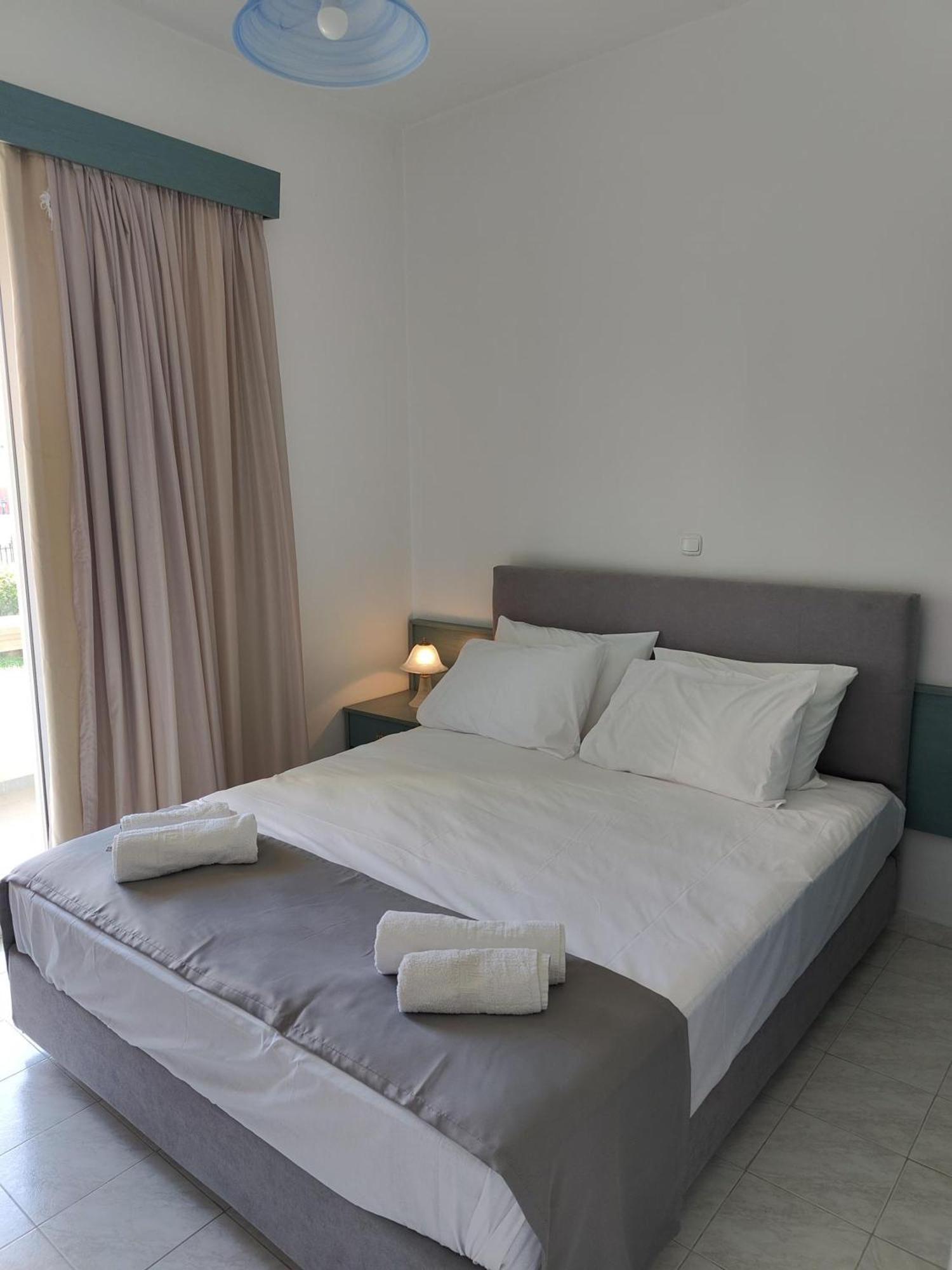 Lefteris Apartments In イアリソス エクステリア 写真