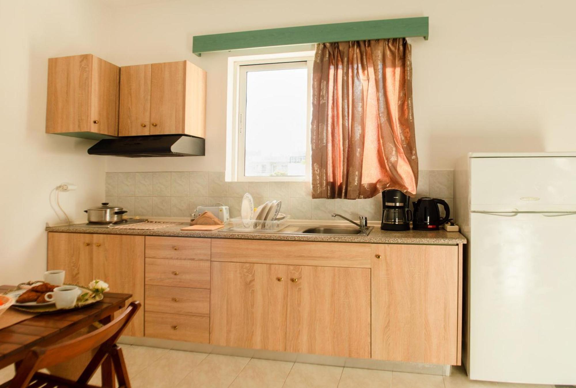 Lefteris Apartments In イアリソス エクステリア 写真