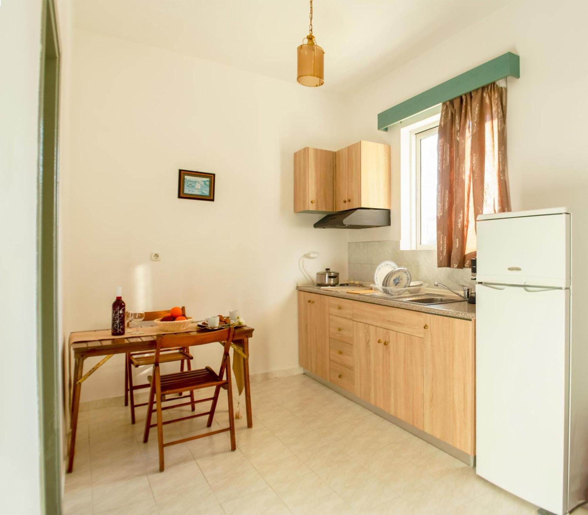 Lefteris Apartments In イアリソス エクステリア 写真