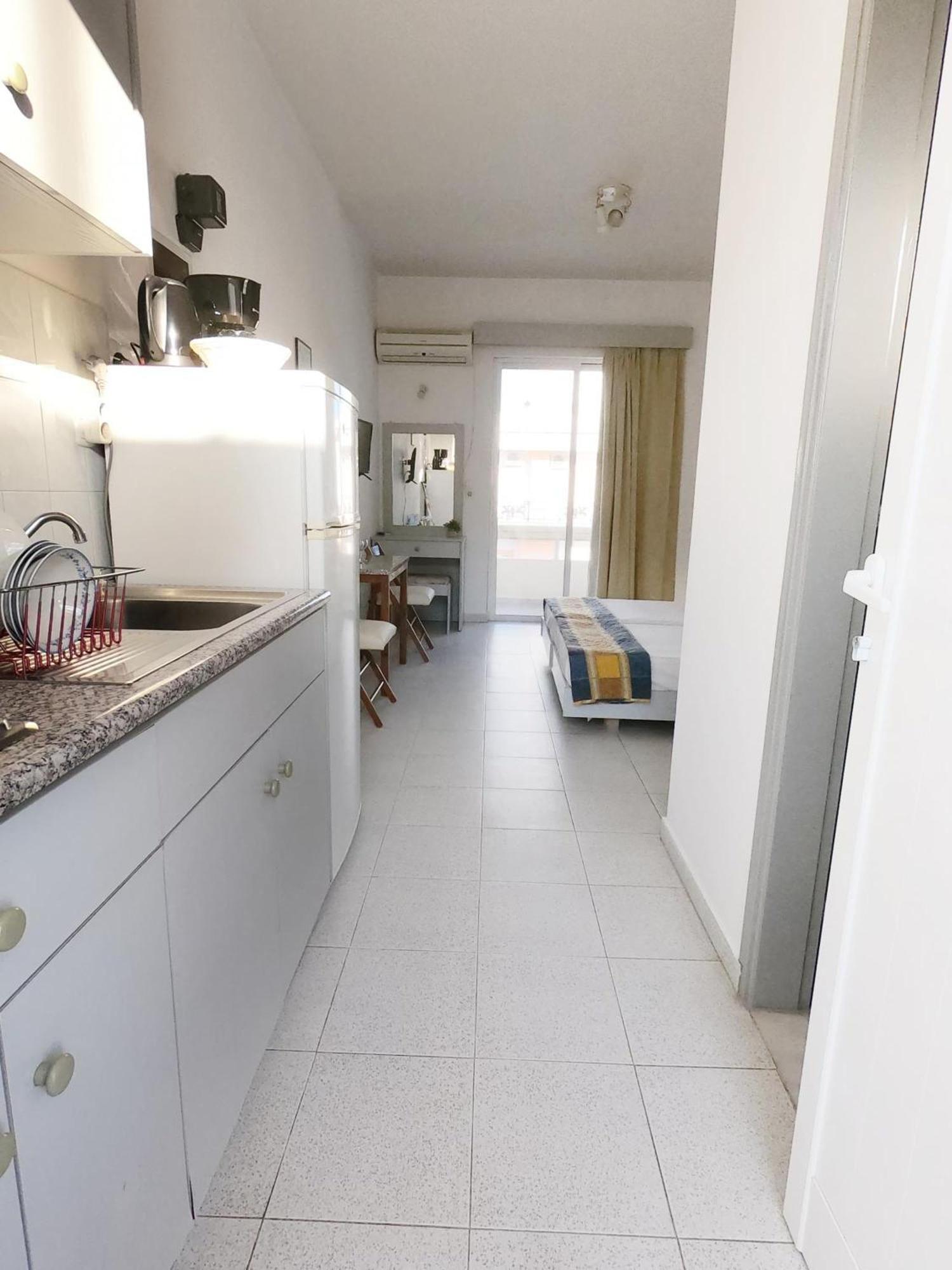 Lefteris Apartments In イアリソス エクステリア 写真