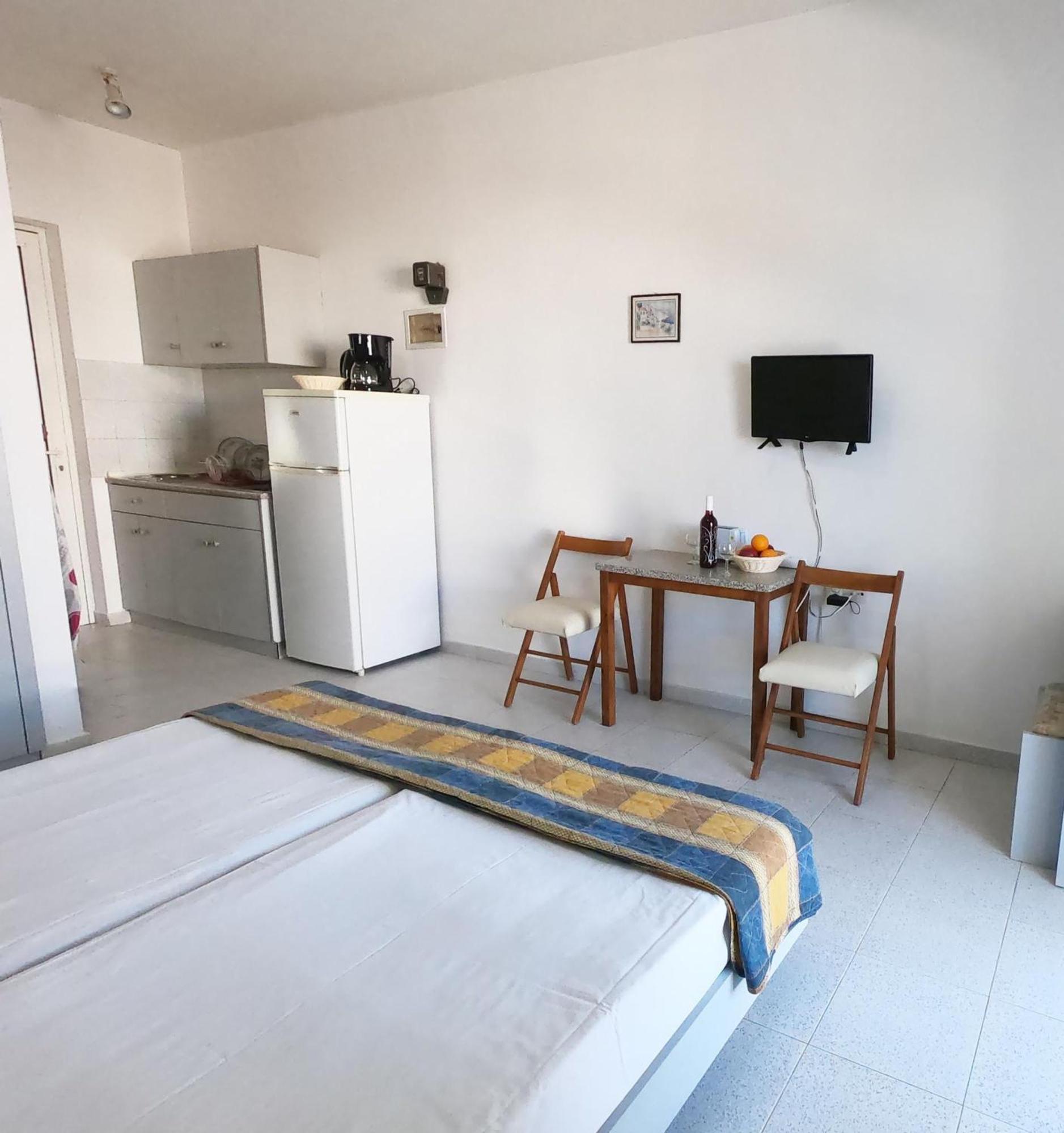 Lefteris Apartments In イアリソス エクステリア 写真