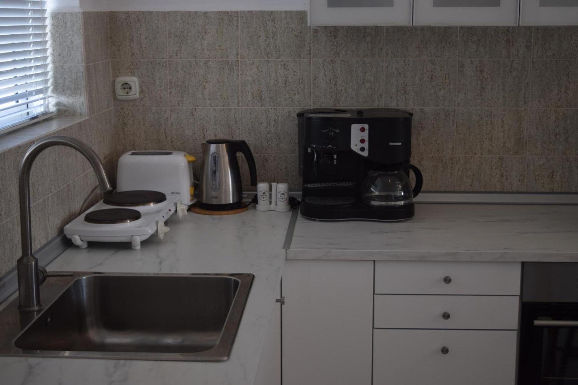 Lefteris Apartments In イアリソス エクステリア 写真