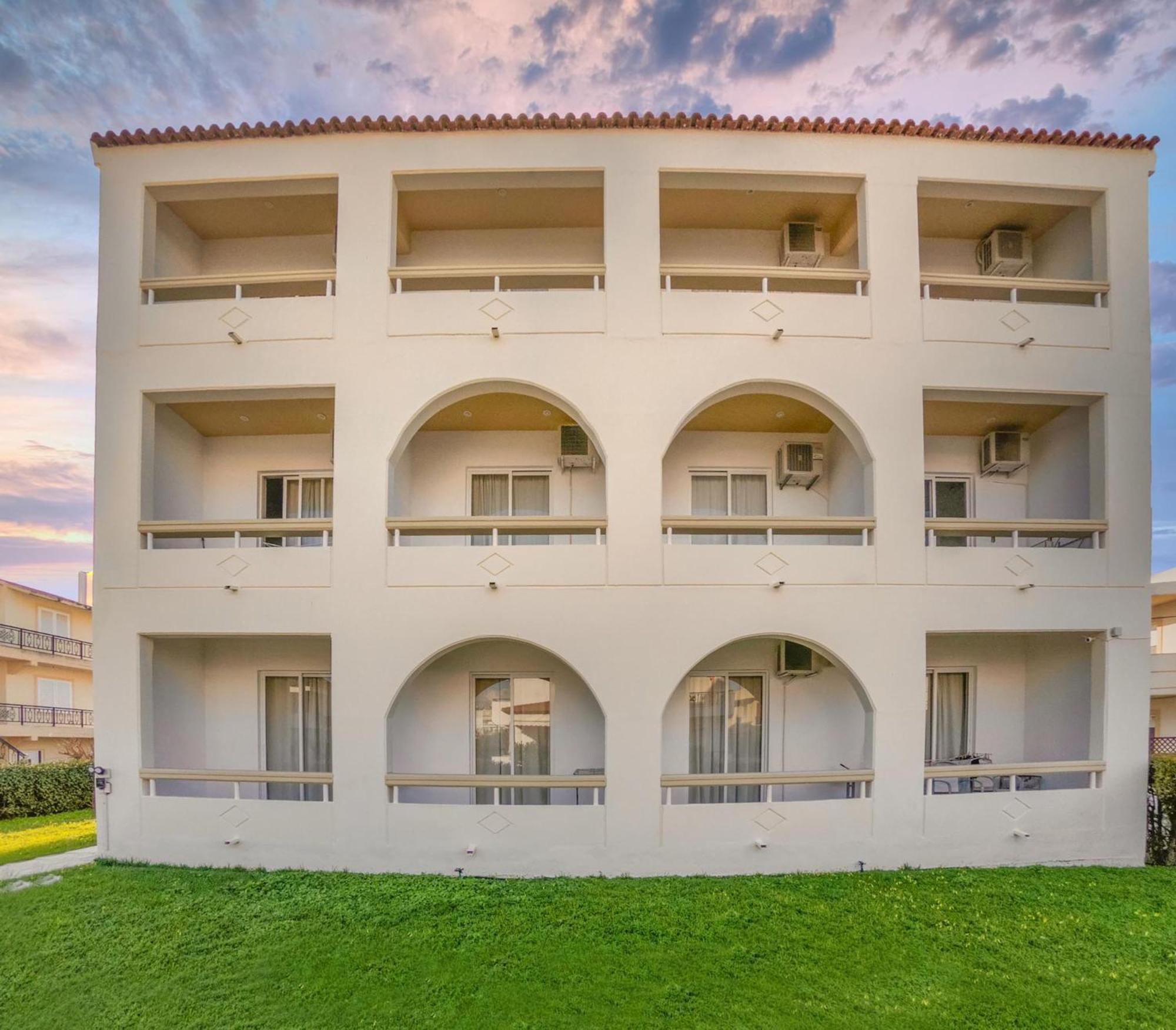 Lefteris Apartments In イアリソス エクステリア 写真